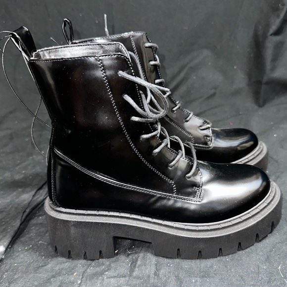 Forever 21 black glossy combat boots - Picture 7 of 8
